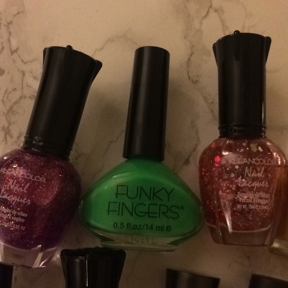 Assortment of nail polish bundle - Picture 3 of 5